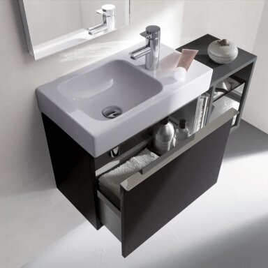 GEBERIT iCon asimetrinis keraminis praustuvas 53 x 31 cm, su daiktų laikymo paviršiumi GEBERIT iCon asimetrinis keraminis praustuvas 53 x 31 cm, su daiktų laikymo paviršiumi