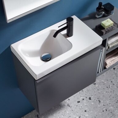 GEBERIT iCon Light asimetrinis keraminis praustuvas 53 x 31 cm, su daiktų laikymo paviršiumi GEBERIT iCon Light asimetrinis keraminis praustuvas 53 x 31 cm, su daiktų laikymo paviršiumi