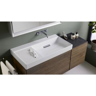 GEBERIT One pakabinamas asimetrinis keraminis praustuvas 90 x 48 cm, lentyna kairėje GEBERIT One pakabinamas asimetrinis keraminis praustuvas 90 x 48 cm, lentyna kairėje